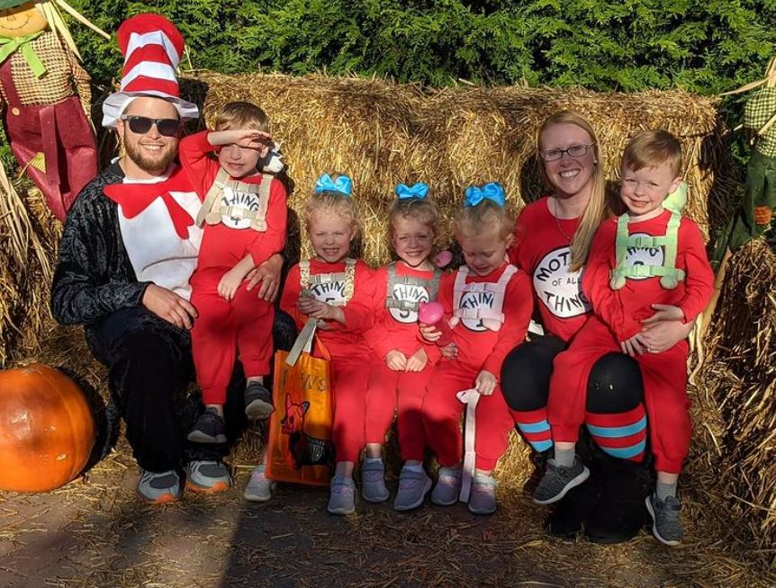 Dad stands his ground when parents criticize him for leashing his 5